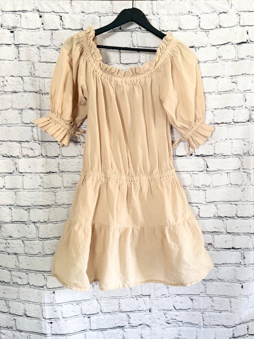 NINEXIS. Cream mini dress. Size S